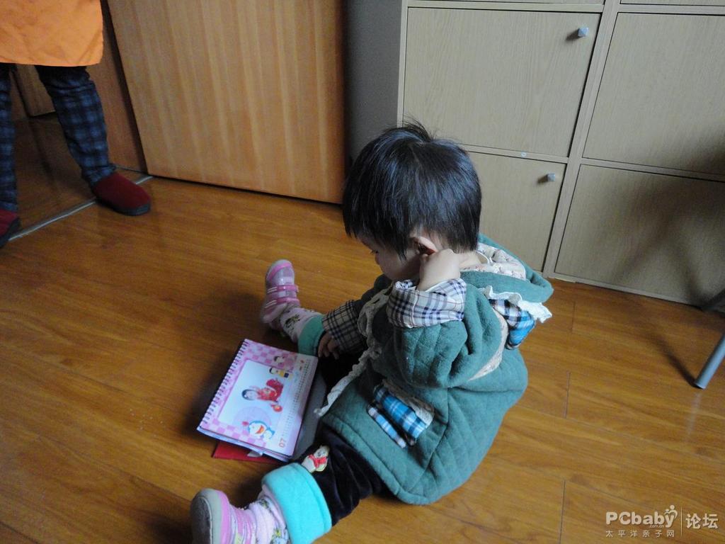 小瓜子和臺歷的合影留戀，樂得合不攏嘴